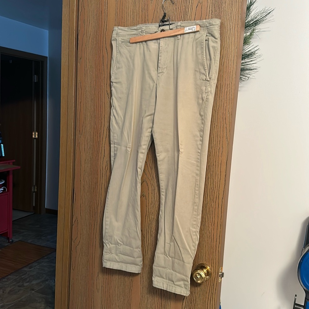 Men’s classic  skinny khakis